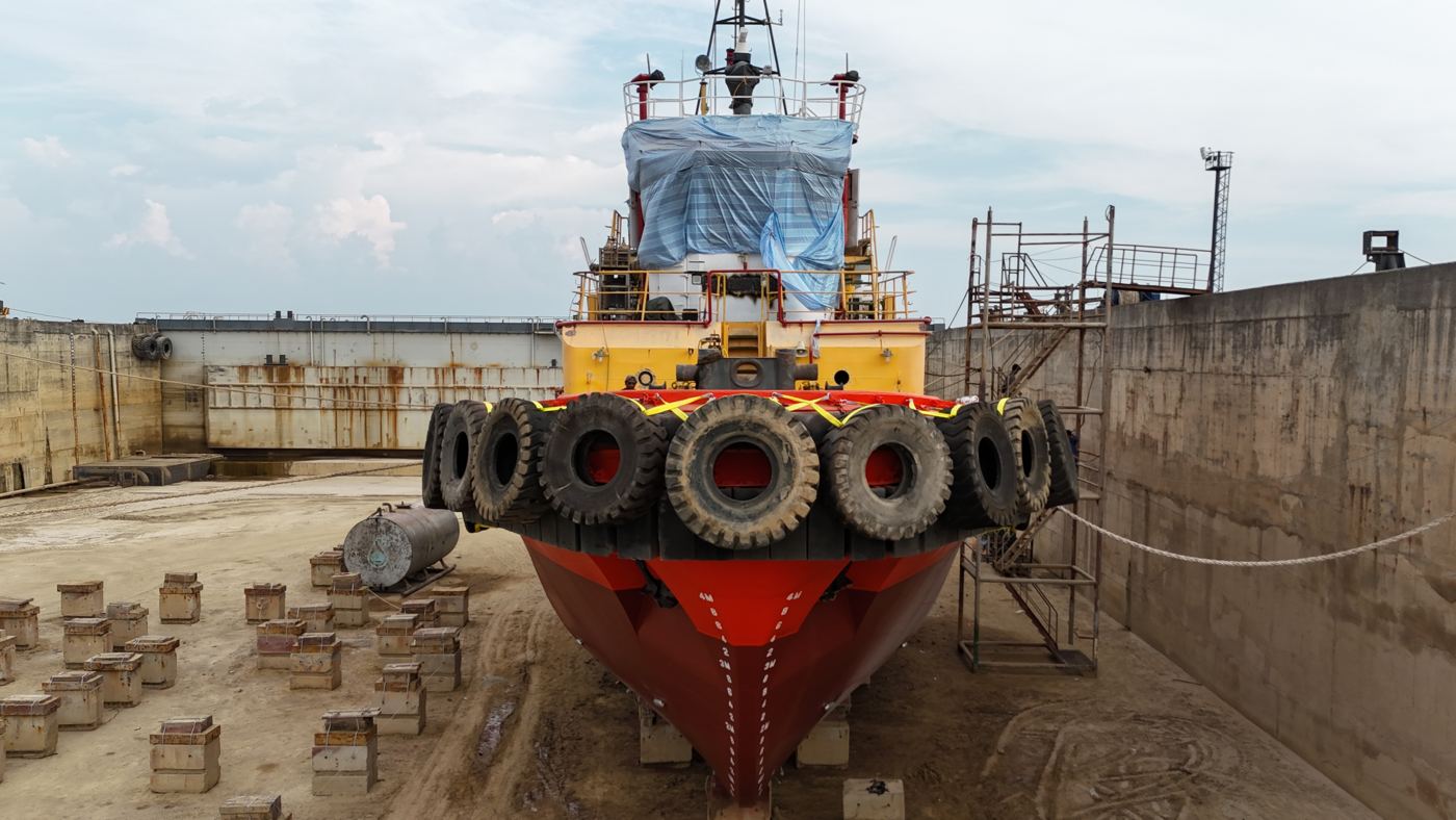 Tug in dry dock seen from the bow